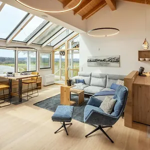 https://stille-x-weite-luxuriose-wohnung-mit-see-panorama.com-bavaria.com